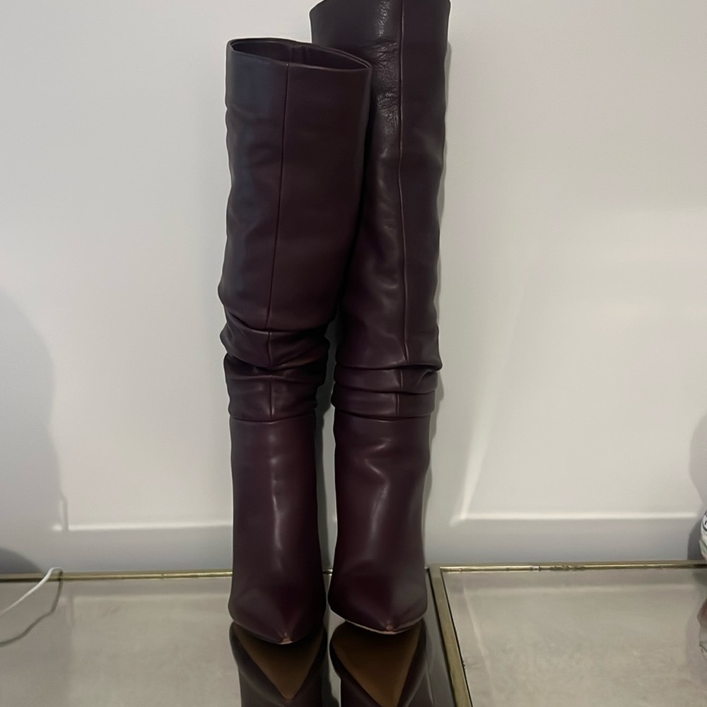 Vince Camuto size 8 knees dark brown leather high boots